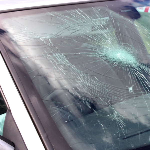 which auto glass replacement service to contact and what is the price cost to fix broken windshield 